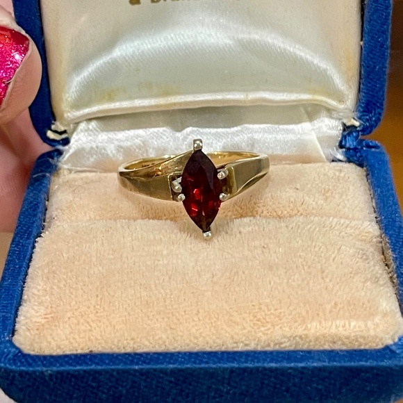 Vintage 14k Yellow Gold Garnet Dinner Ring Estate Jewelry Handmade Retro Chic - Picture 12 of 12